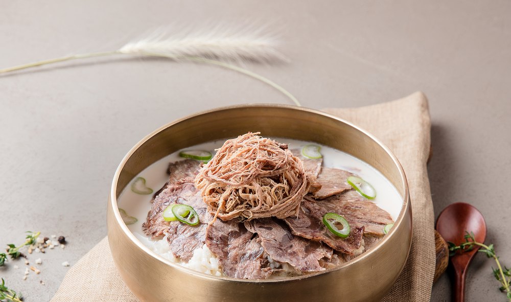 낮 — 한우사골 곰탕 한 그릇